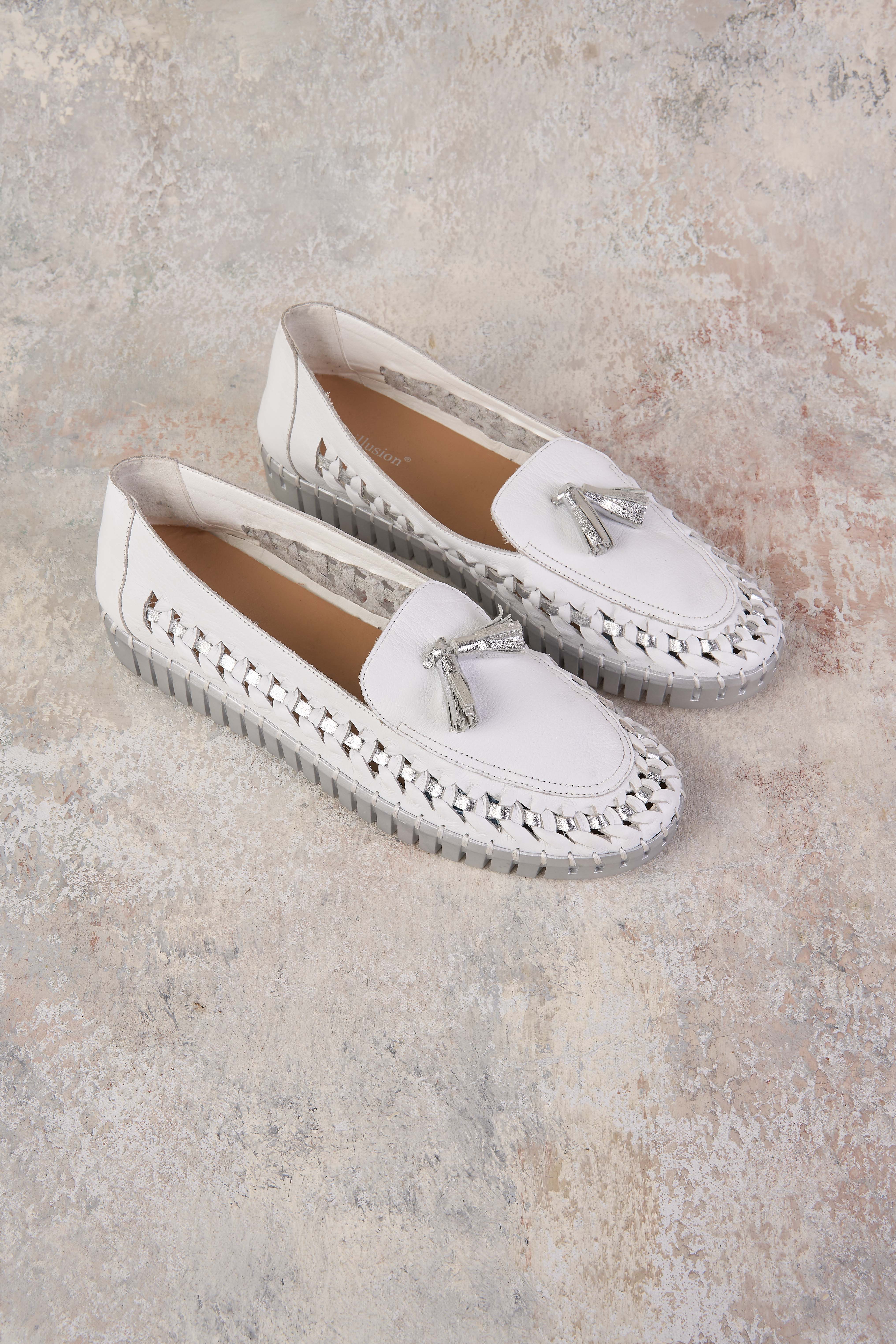 Porto Tassel Loafer - White - Skullriy