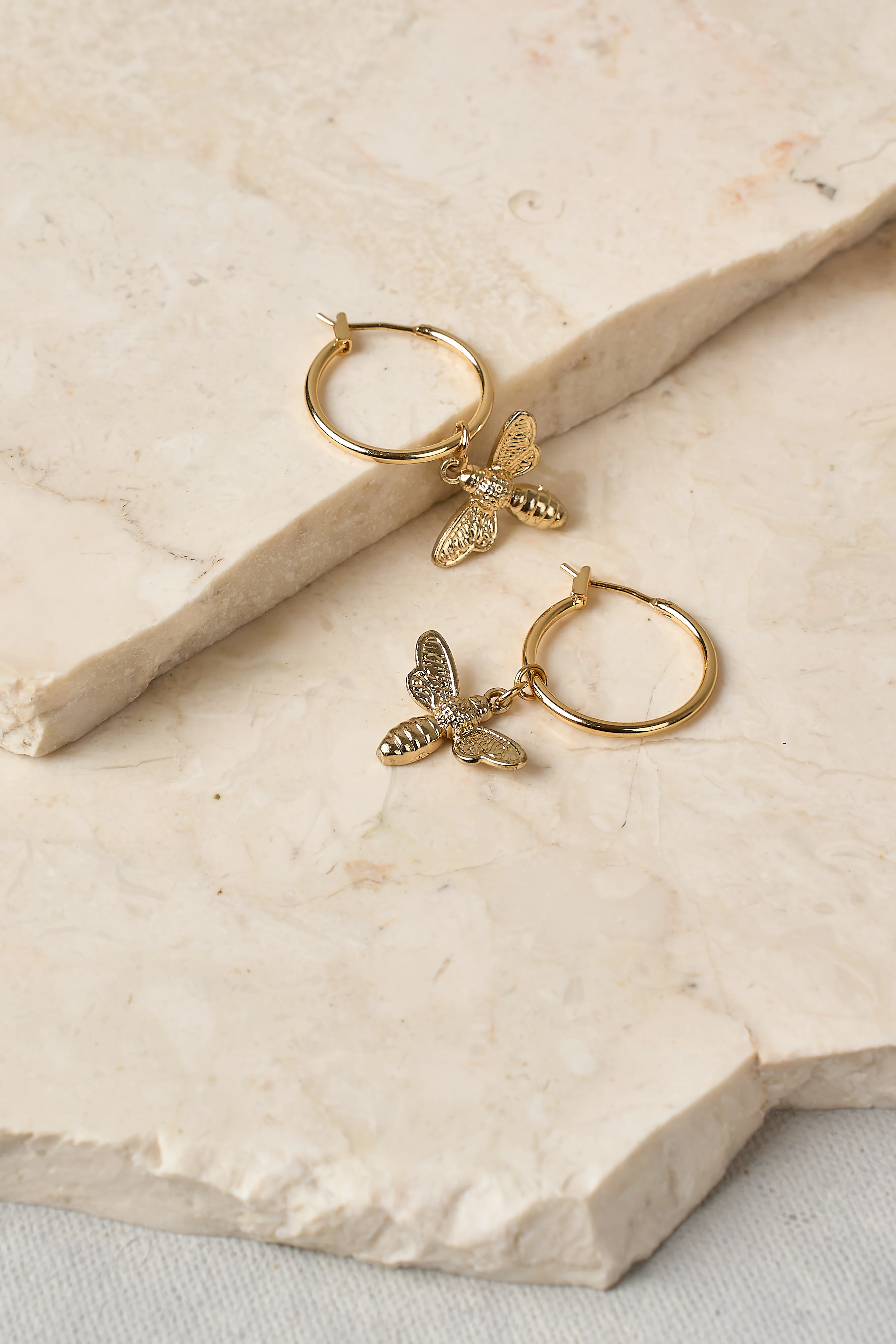 Bee Pendant Earrings - Gold - Skullriy