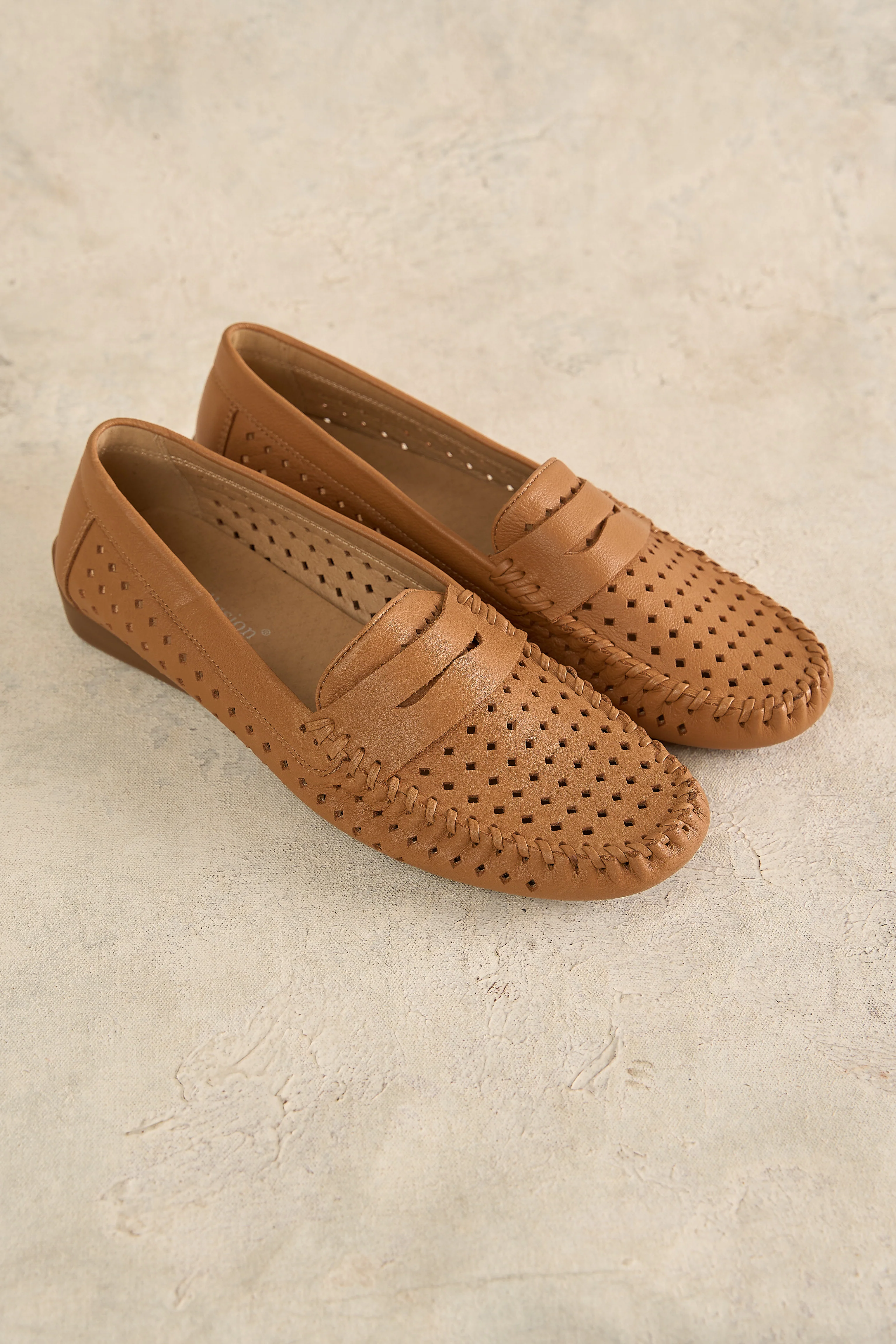Perforated Leather Loafer - Tan - Skullriy