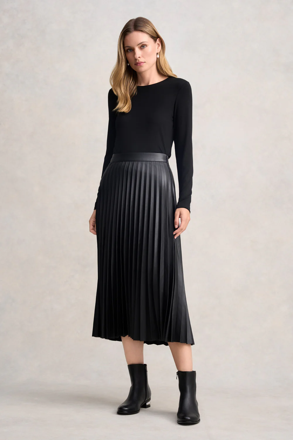 Pleated Faux Leather Skirt - Black - Skullriy