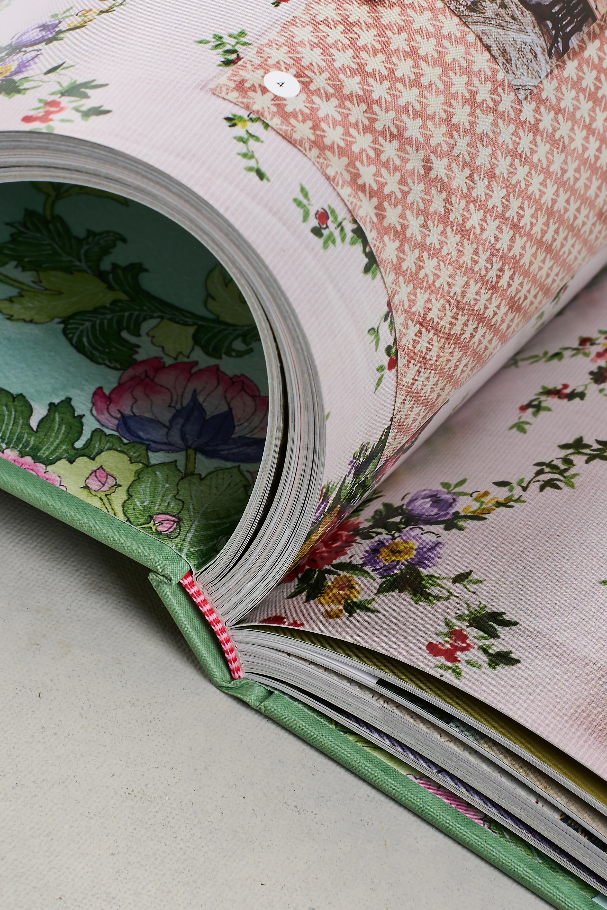 The Flower Room Book - Skullriy