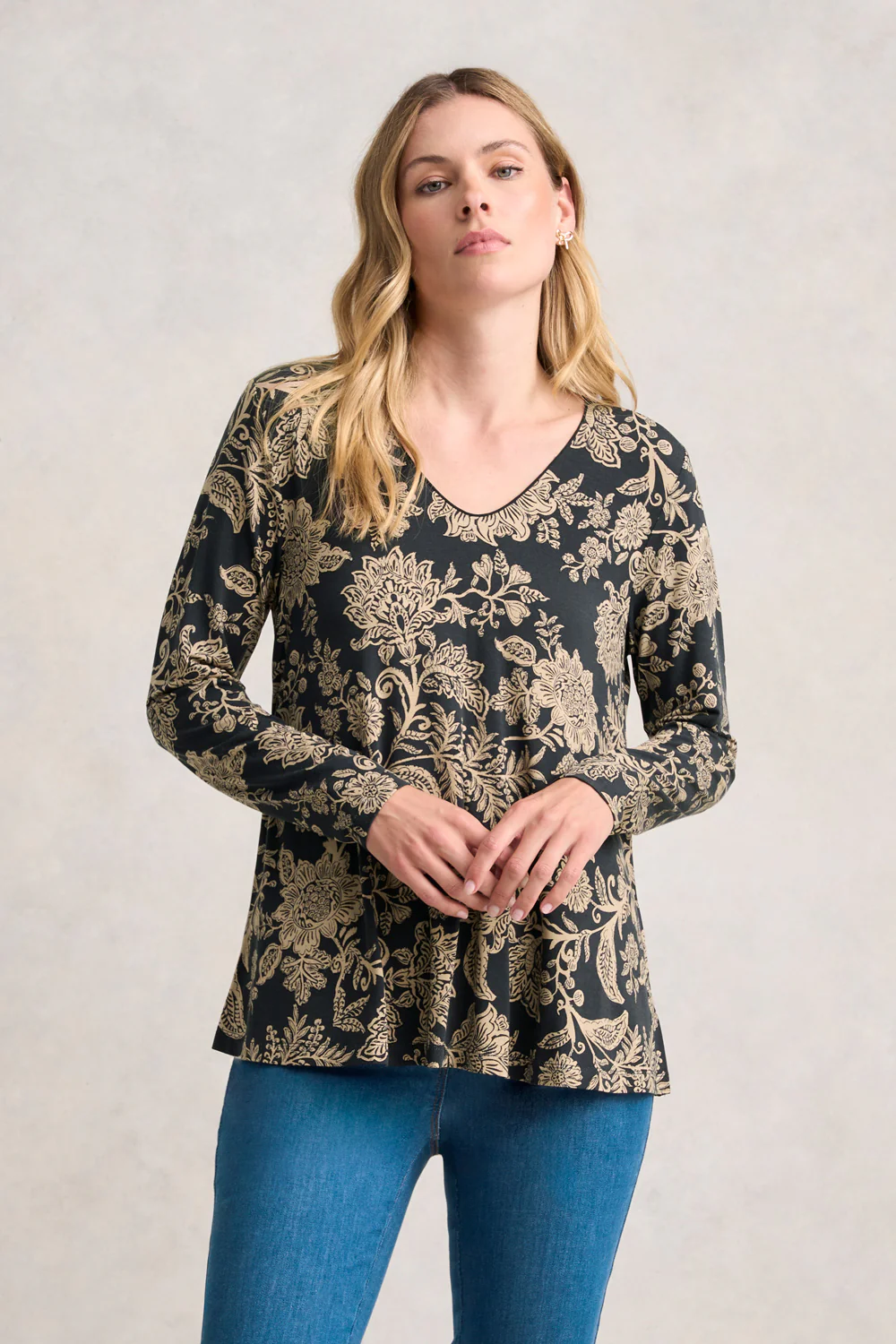 V-Neck Relaxed T-Shirt - Black & Stone Paisley - Skullriy