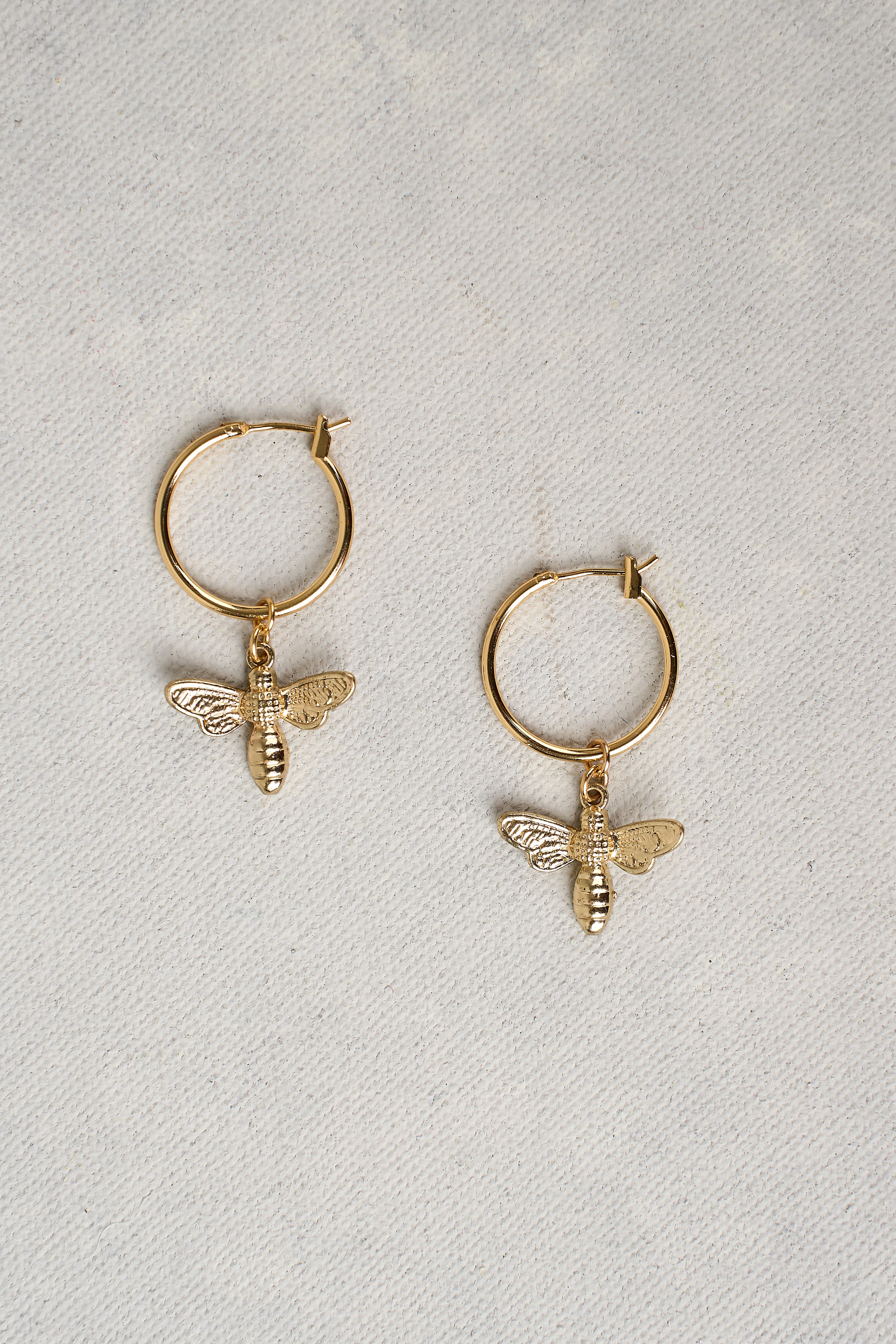 Bee Pendant Earrings - Gold - Skullriy