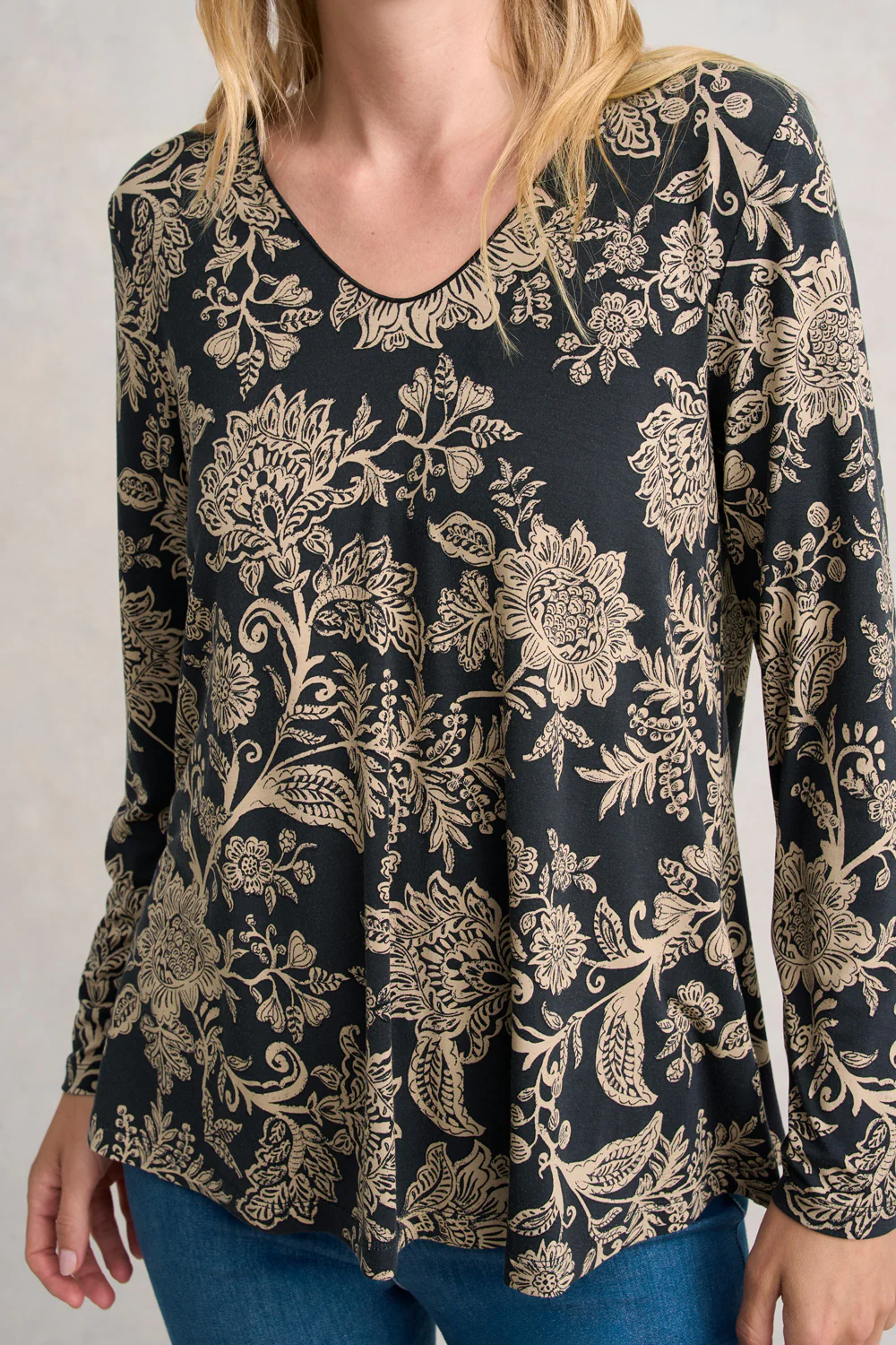 V-Neck Relaxed T-Shirt - Black & Stone Paisley - Skullriy