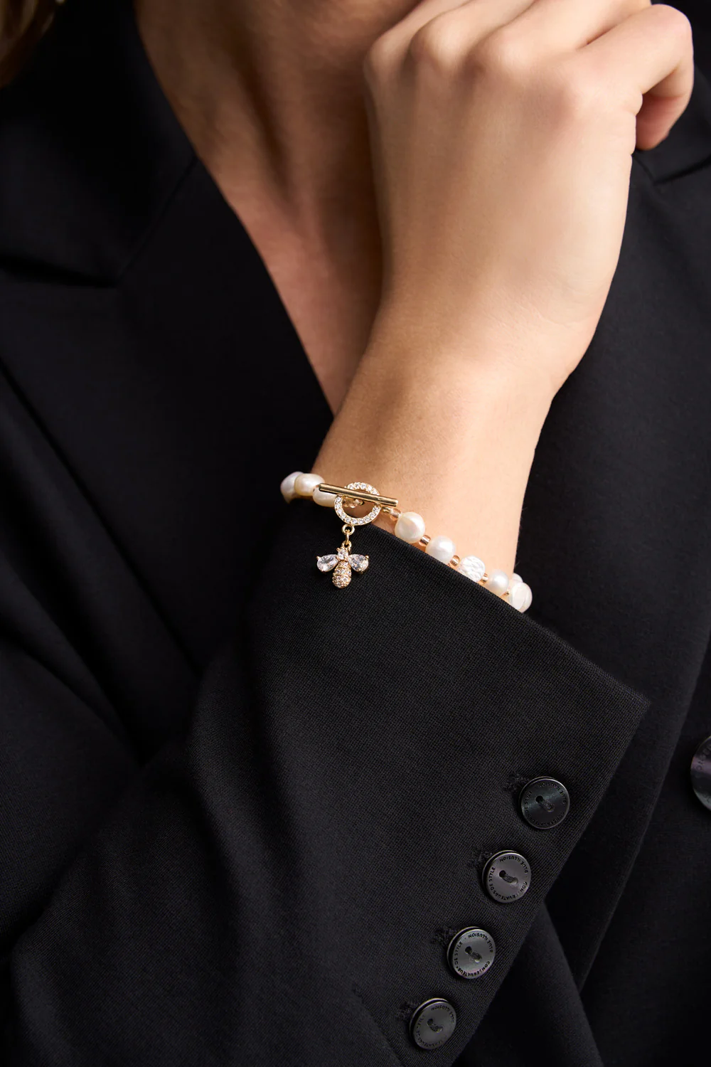 Bee Pearl Wrist  C Cream - Skullriy
