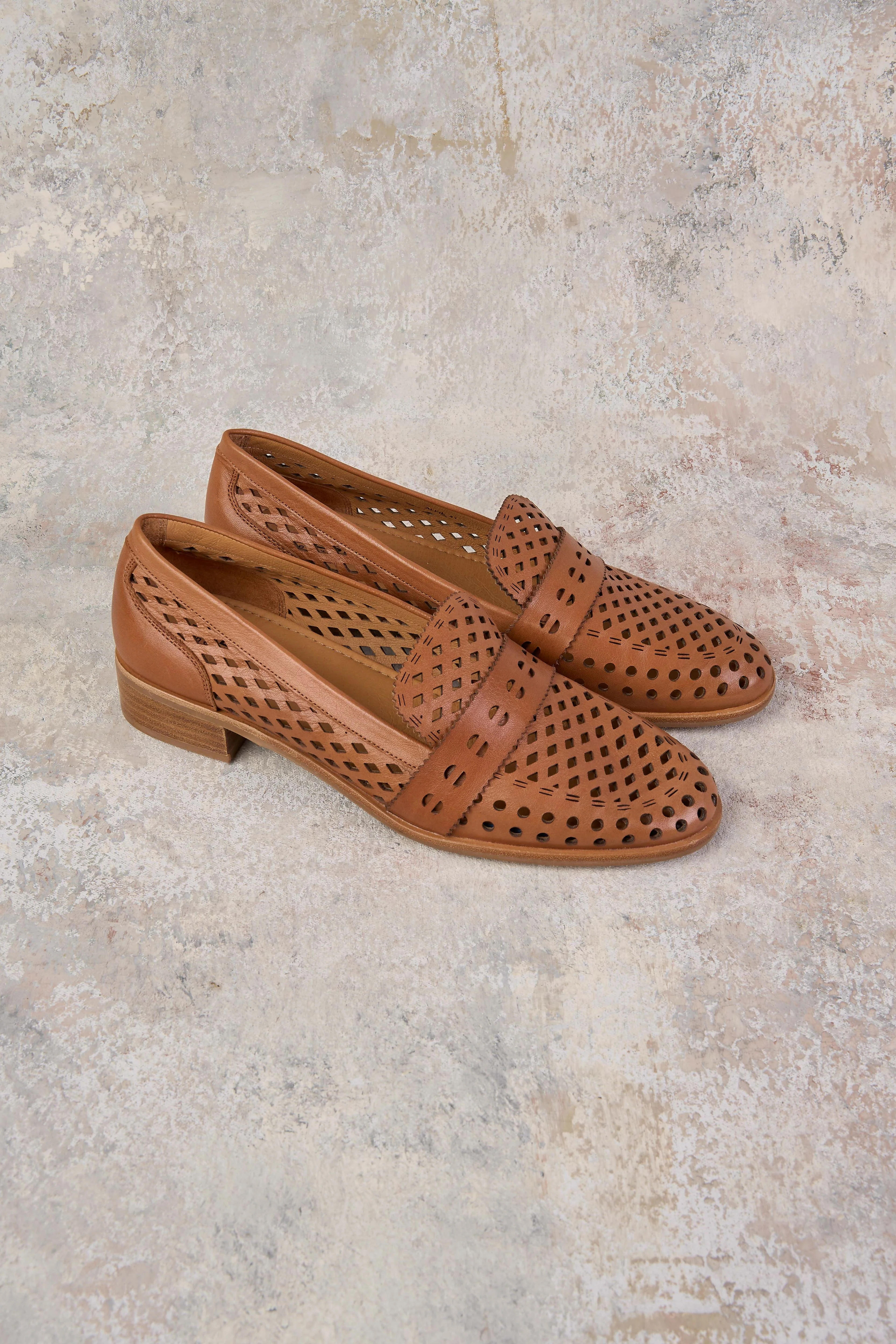 Hillary Heeled Loafer - Tan - Skullriy