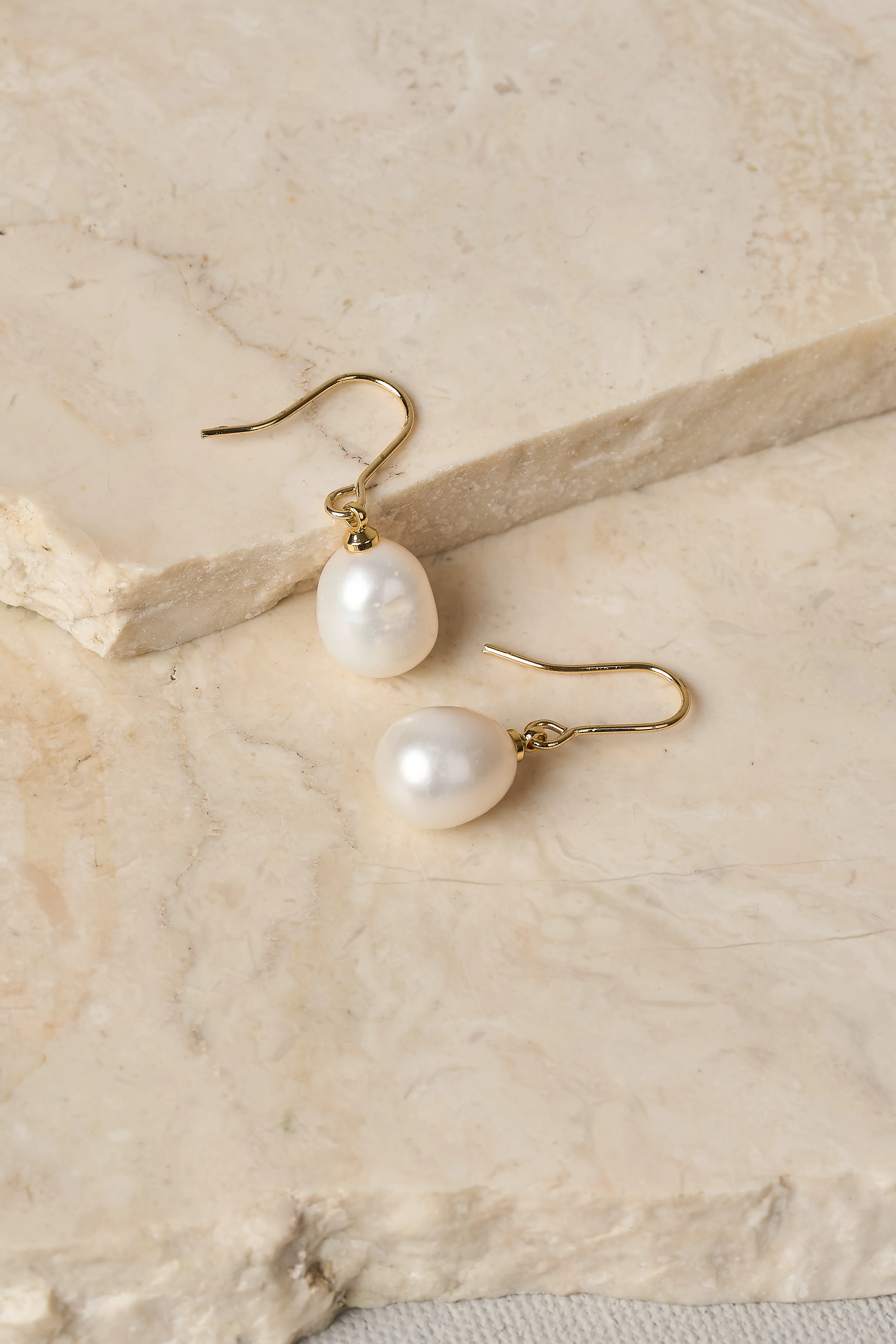 Pearl Drop Earrings - White - Skullriy