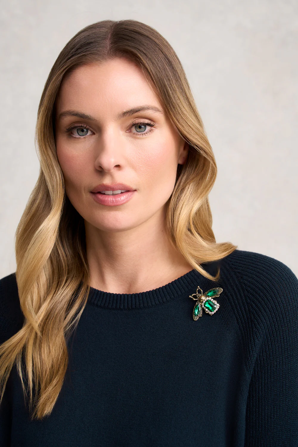 Bejewelled Bee Brooch - Emerald - Skullriy