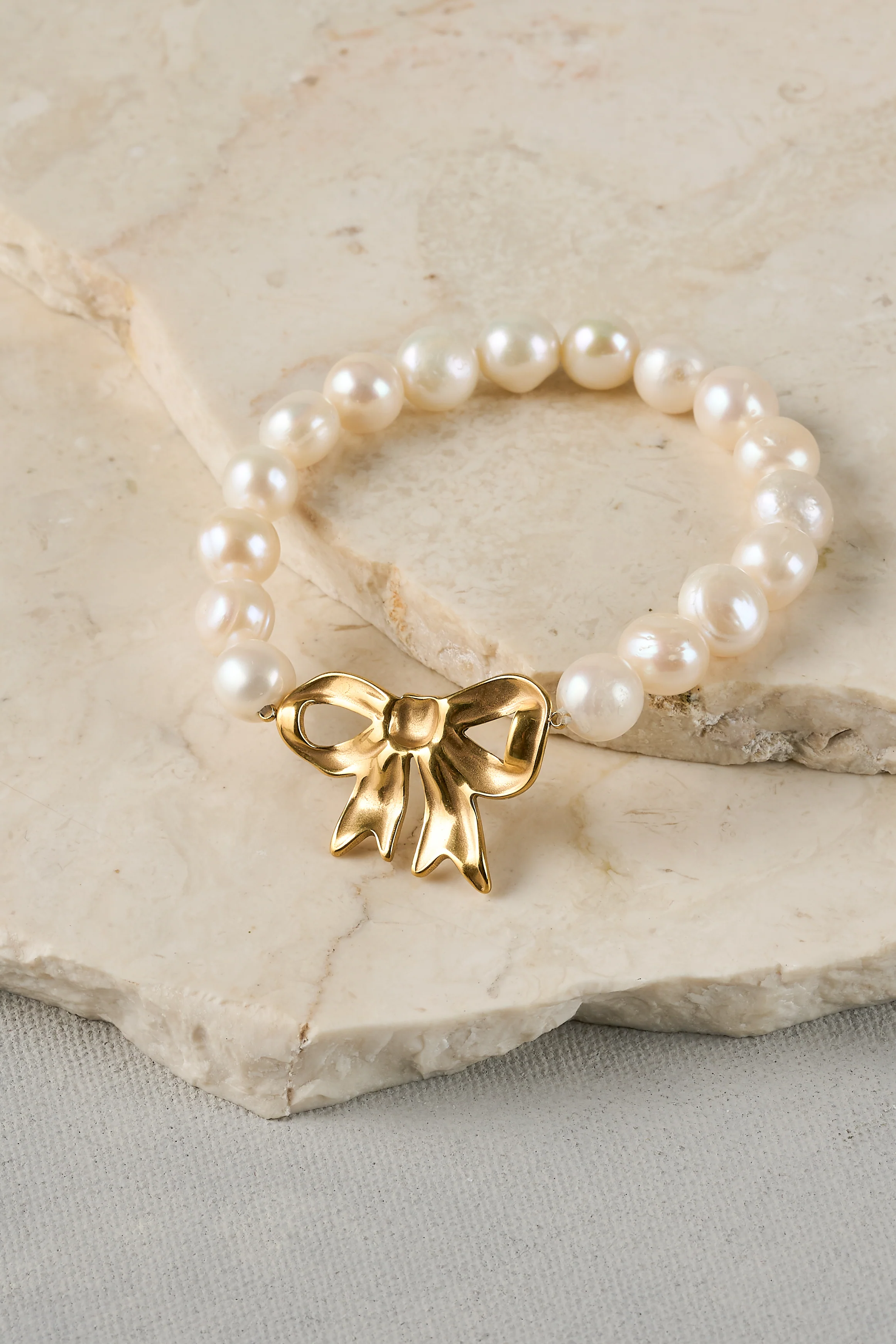 Pearl Bow Bracelet - Cream & Gold - Skullriy