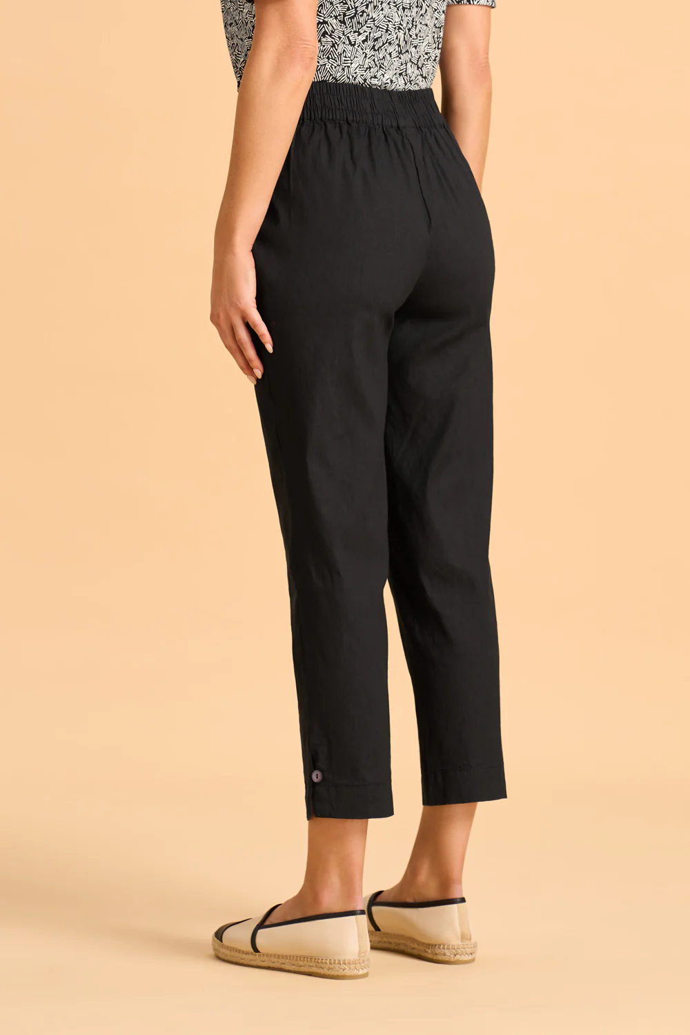 Tab Detail Tapered Pant - Black - Skullriy