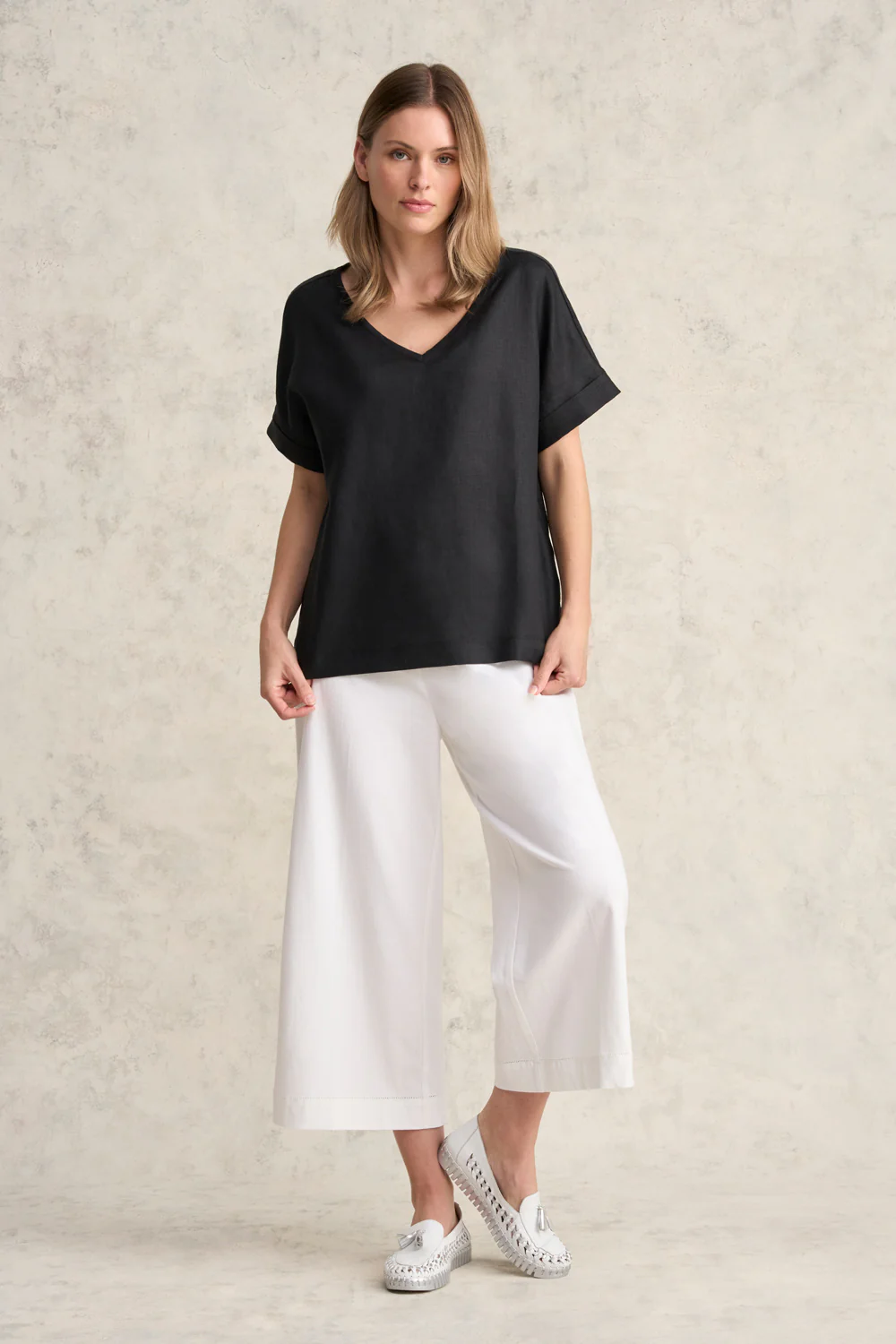 Linen Mix V-Neck Top - Black - Skullriy