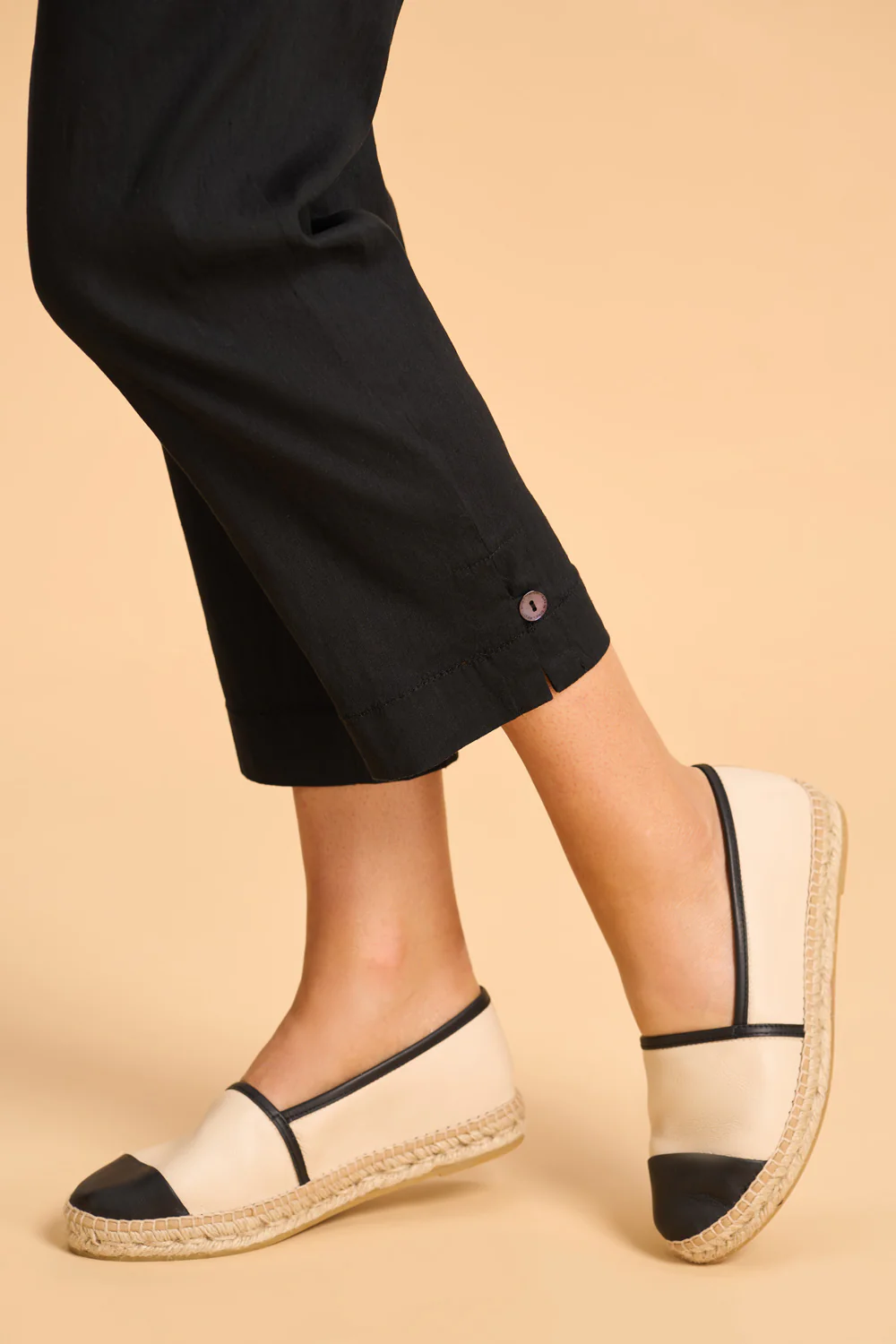 Tab Detail Tapered Pant - Black - Skullriy