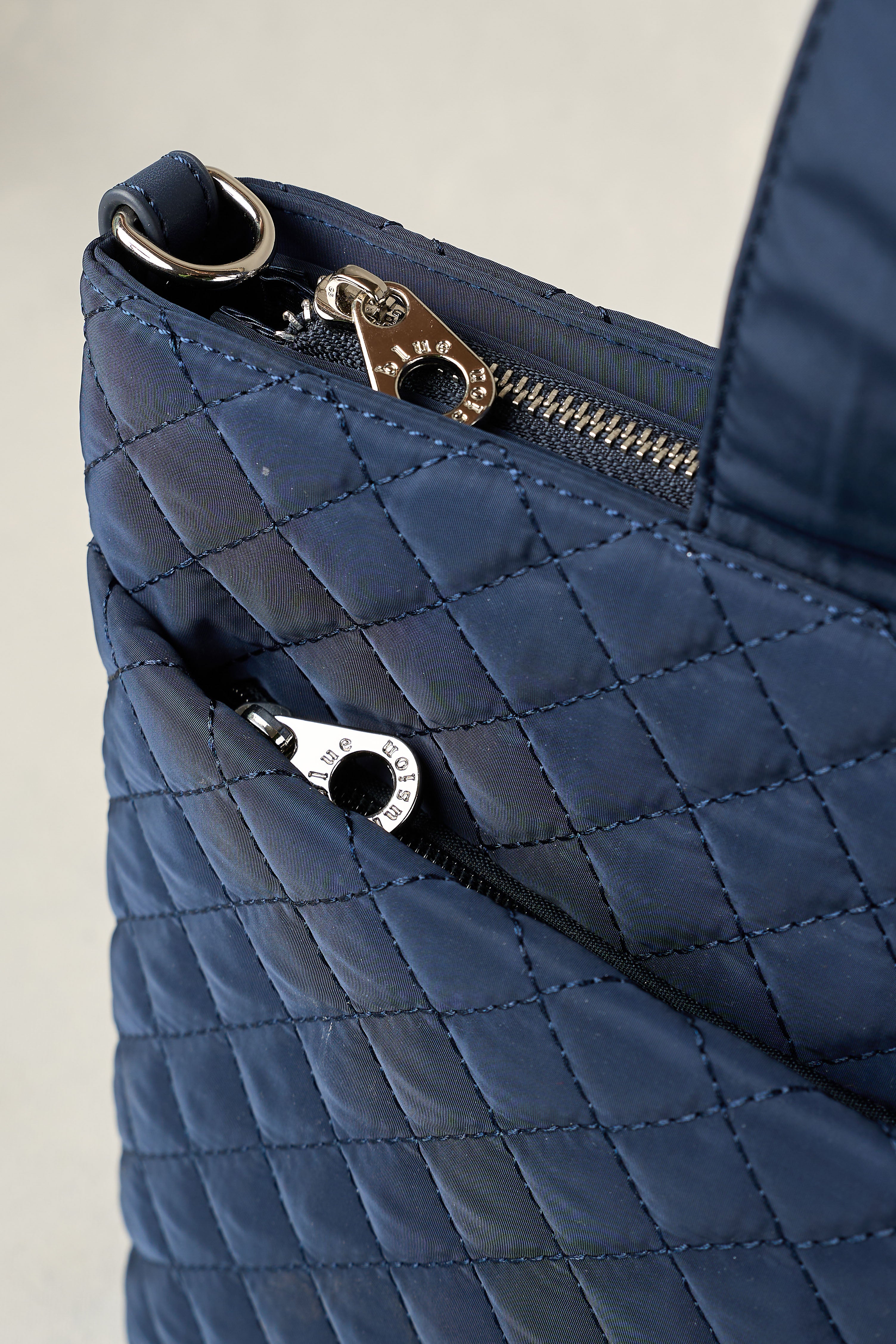 Naomi Quilted Tote - Navy - Skullriy